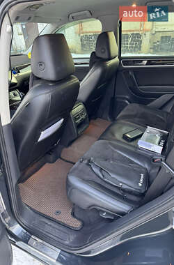 Внедорожник / Кроссовер Volkswagen Touareg 2012 в 