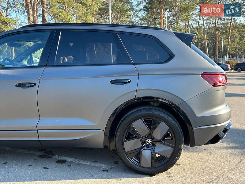 Внедорожник / Кроссовер Volkswagen Touareg 2024 в Киеве