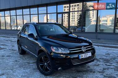 Внедорожник / Кроссовер Volkswagen Touareg 2013 в Ровно