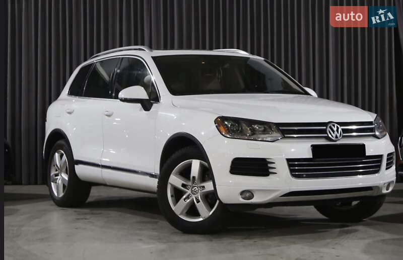 Внедорожник / Кроссовер Volkswagen Touareg 2012 в 