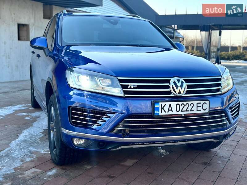 Позашляховик / Кросовер Volkswagen Touareg 2015 в Макарові