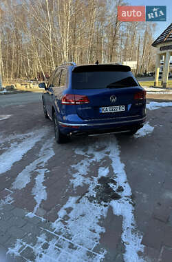 Позашляховик / Кросовер Volkswagen Touareg 2015 в Макарові