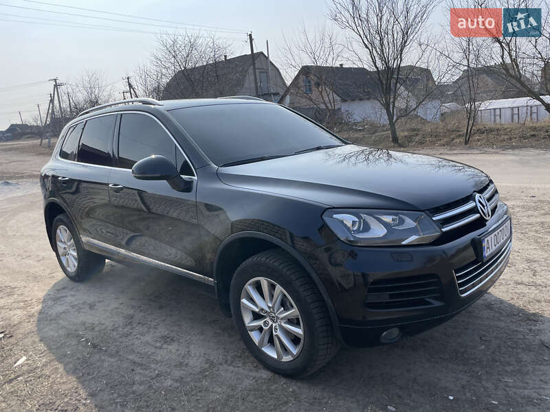 Позашляховик / Кросовер Volkswagen Touareg 2011 в 