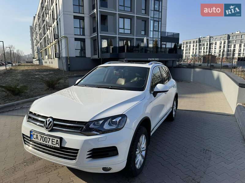 Позашляховик / Кросовер Volkswagen Touareg 2013 в Києві