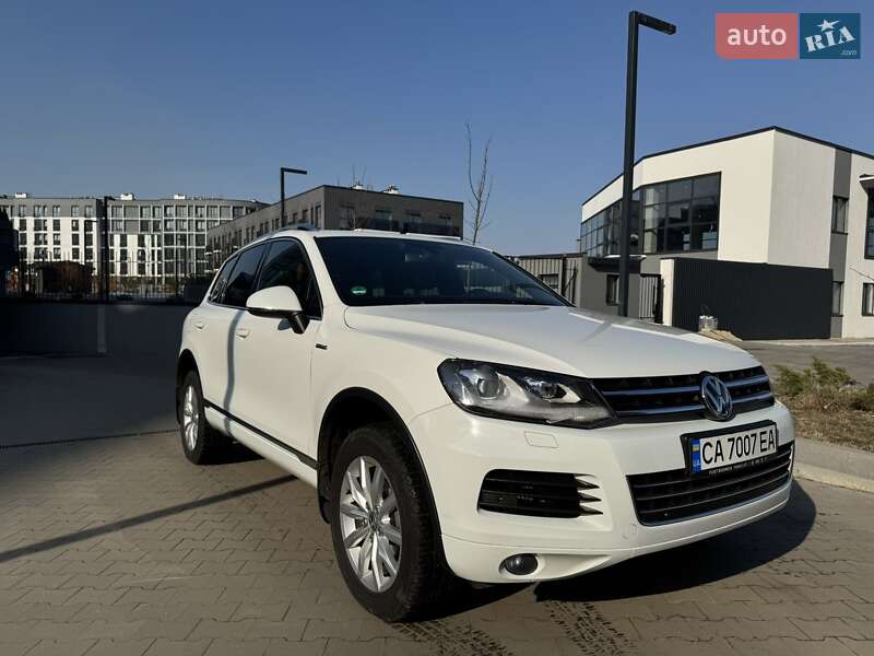 Позашляховик / Кросовер Volkswagen Touareg 2013 в Києві
