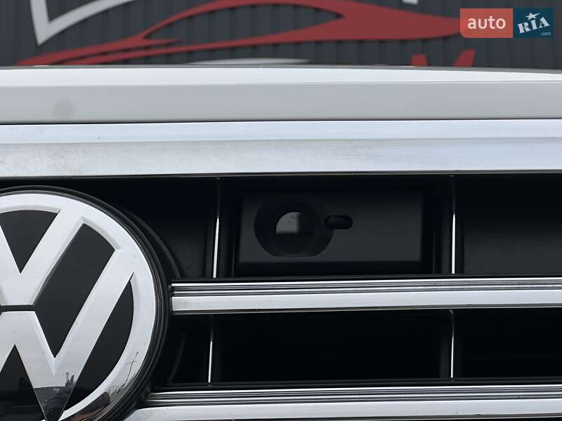 Позашляховик / Кросовер Volkswagen Touareg 2018 в Мукачевому
