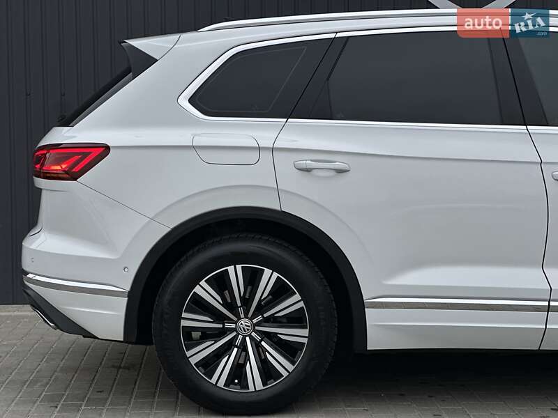Позашляховик / Кросовер Volkswagen Touareg 2018 в Мукачевому