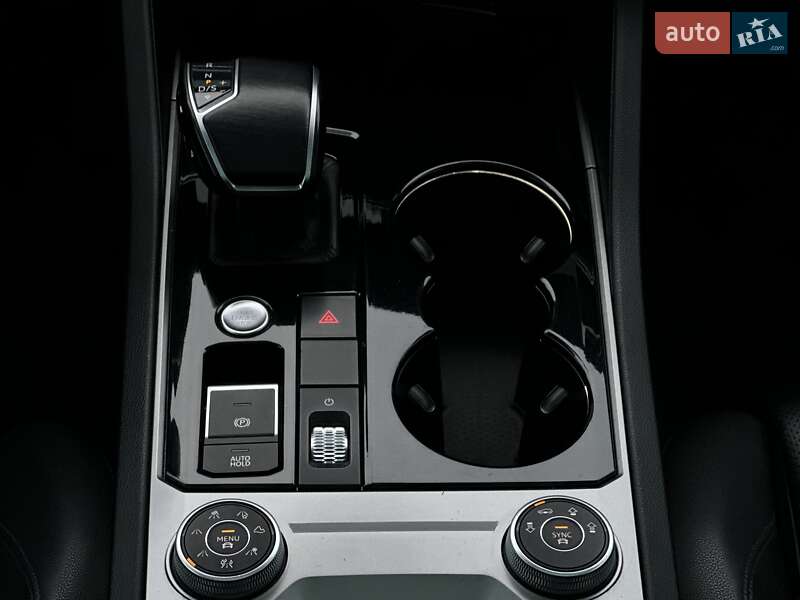 Позашляховик / Кросовер Volkswagen Touareg 2018 в Мукачевому