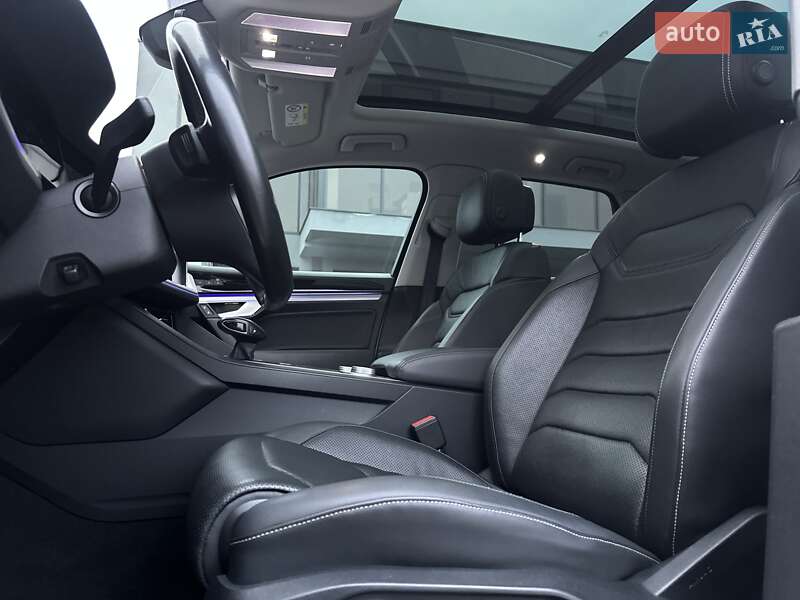 Позашляховик / Кросовер Volkswagen Touareg 2018 в Мукачевому