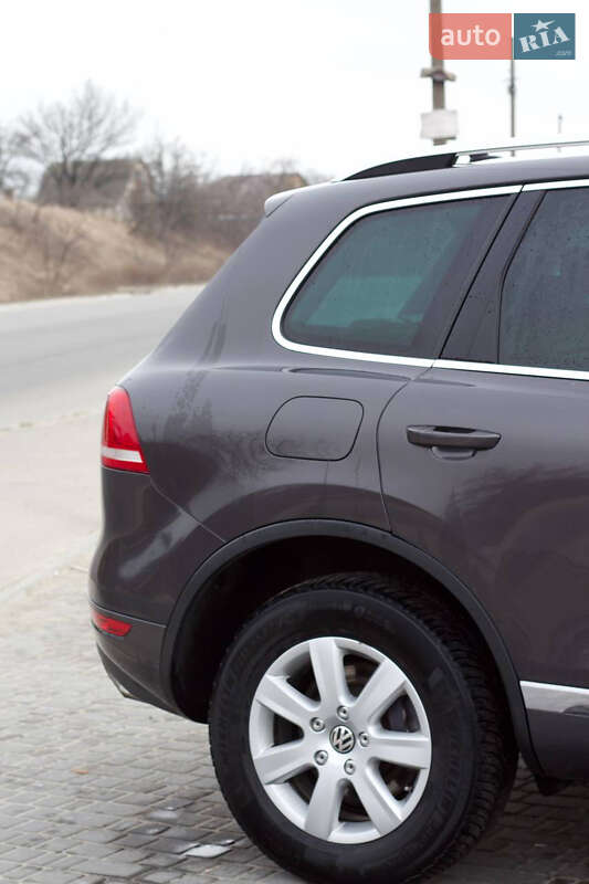 Позашляховик / Кросовер Volkswagen Touareg 2012 в Фастові