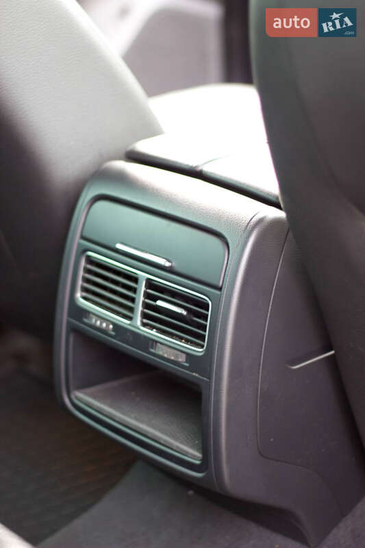 Позашляховик / Кросовер Volkswagen Touareg 2012 в Фастові