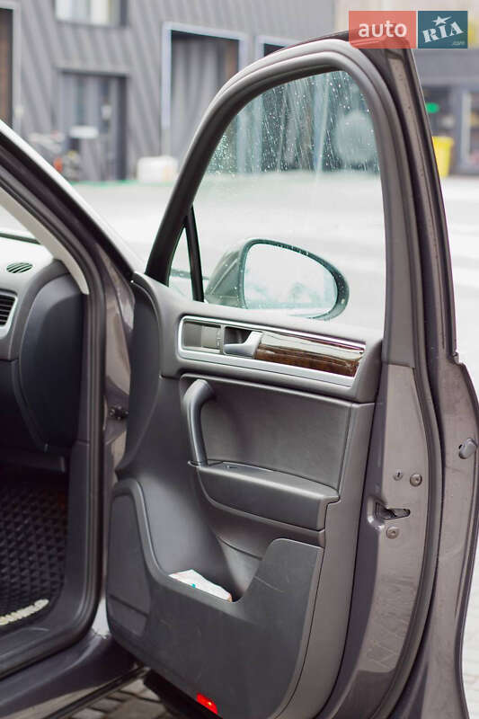Позашляховик / Кросовер Volkswagen Touareg 2012 в Фастові