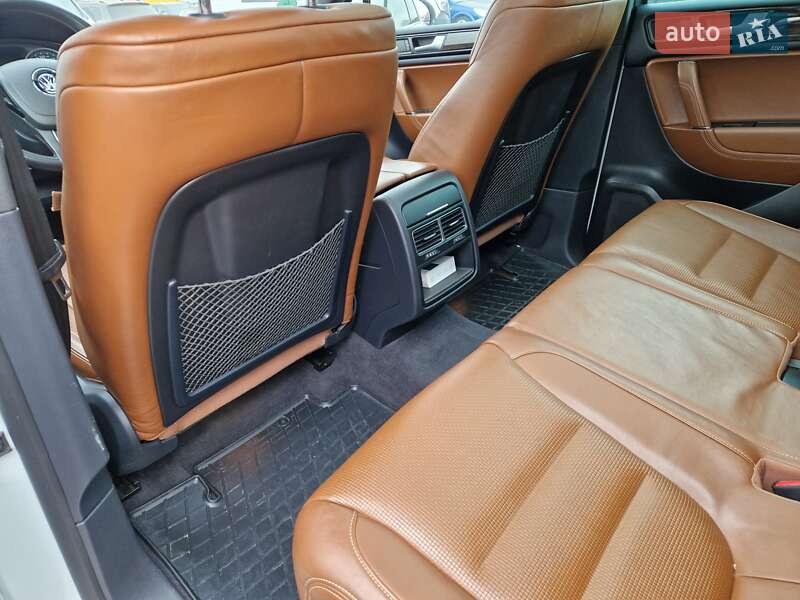 Позашляховик / Кросовер Volkswagen Touareg 2013 в Києві