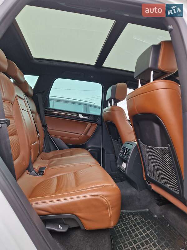 Позашляховик / Кросовер Volkswagen Touareg 2013 в Києві