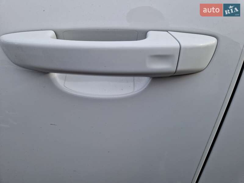 Позашляховик / Кросовер Volkswagen Touareg 2013 в Києві