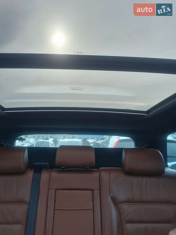Позашляховик / Кросовер Volkswagen Touareg 2013 в Києві