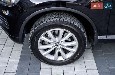 Внедорожник / Кроссовер Volkswagen Touareg 2012 в 