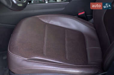 Внедорожник / Кроссовер Volkswagen Touareg 2012 в 