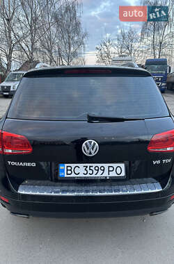 Позашляховик / Кросовер Volkswagen Touareg 2011 в 