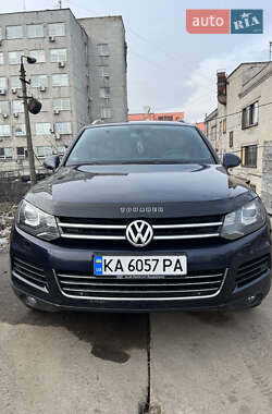 Позашляховик / Кросовер Volkswagen Touareg 2010 в Києві