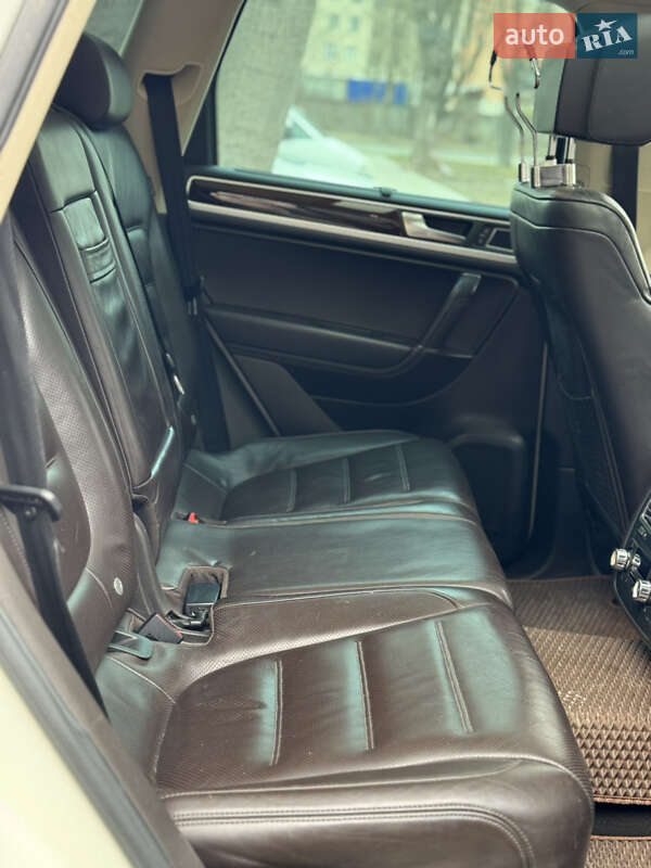 Позашляховик / Кросовер Volkswagen Touareg 2011 в Тернополі