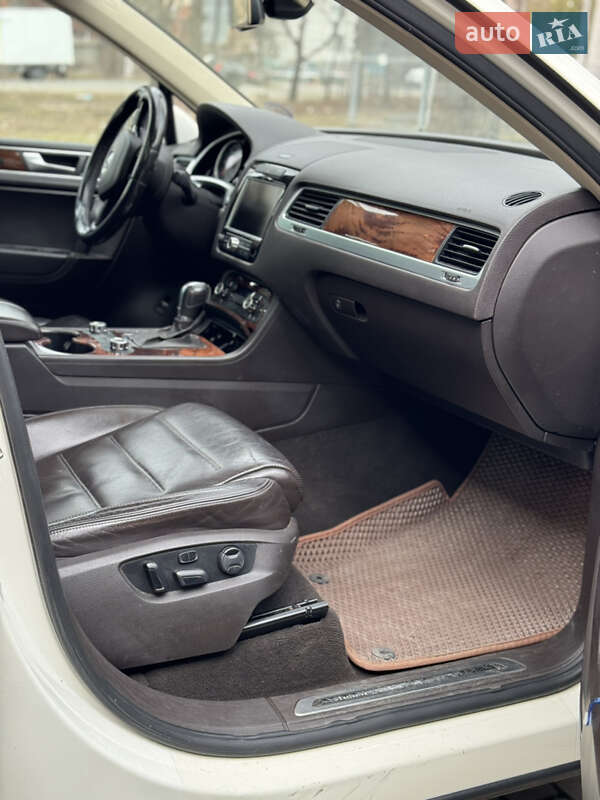 Позашляховик / Кросовер Volkswagen Touareg 2011 в Тернополі