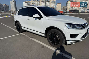 Позашляховик / Кросовер Volkswagen Touareg 2015 в 