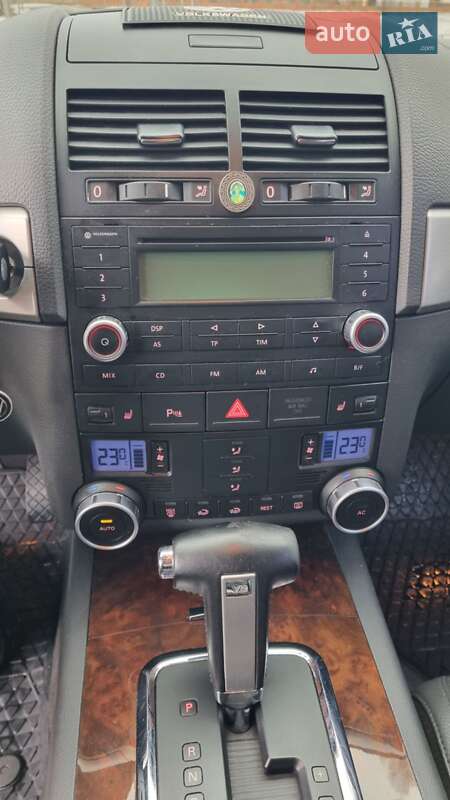Позашляховик / Кросовер Volkswagen Touareg 2008 в Харкові