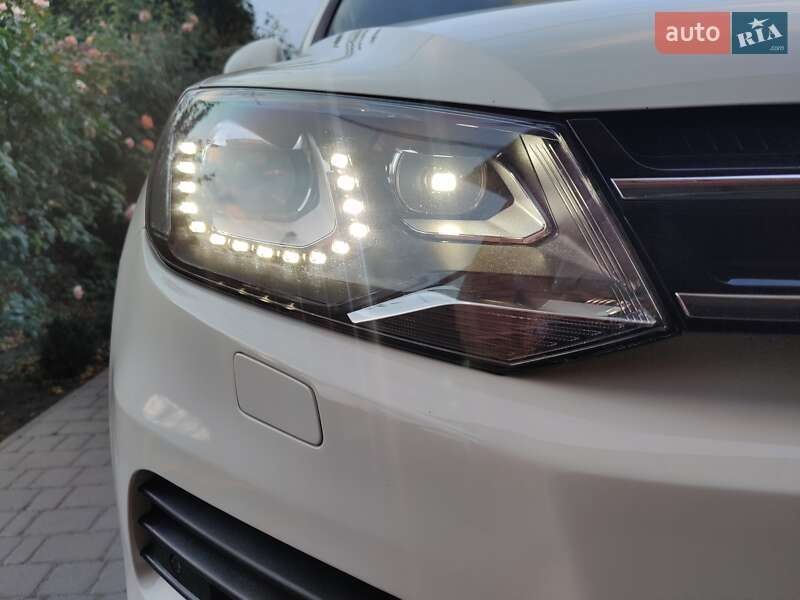 Внедорожник / Кроссовер Volkswagen Touareg 2010 в Фастове