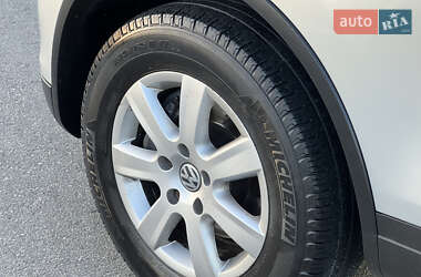 Внедорожник / Кроссовер Volkswagen Touareg 2013 в 