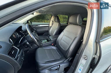 Внедорожник / Кроссовер Volkswagen Touareg 2013 в 