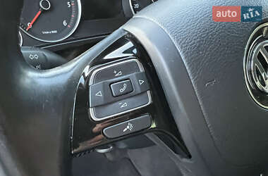 Внедорожник / Кроссовер Volkswagen Touareg 2013 в 