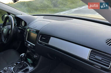 Внедорожник / Кроссовер Volkswagen Touareg 2013 в 