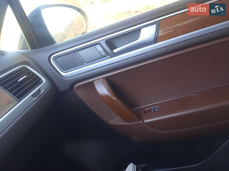 Позашляховик / Кросовер Volkswagen Touareg 2013 в Надвірній