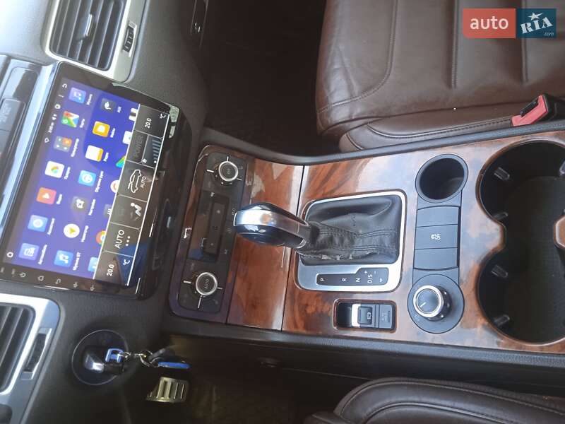 Позашляховик / Кросовер Volkswagen Touareg 2013 в Надвірній