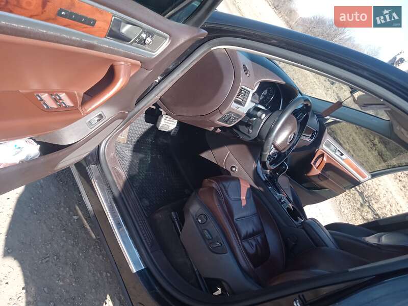 Позашляховик / Кросовер Volkswagen Touareg 2013 в Надвірній
