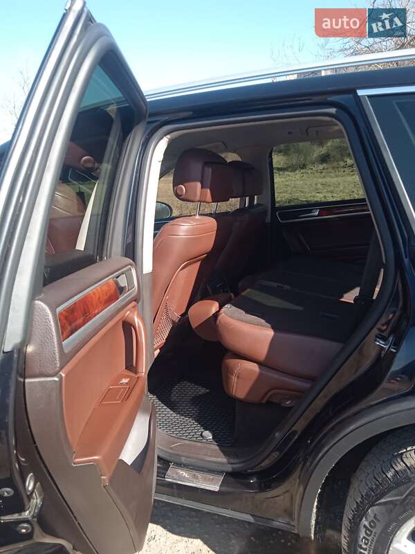 Позашляховик / Кросовер Volkswagen Touareg 2013 в Надвірній