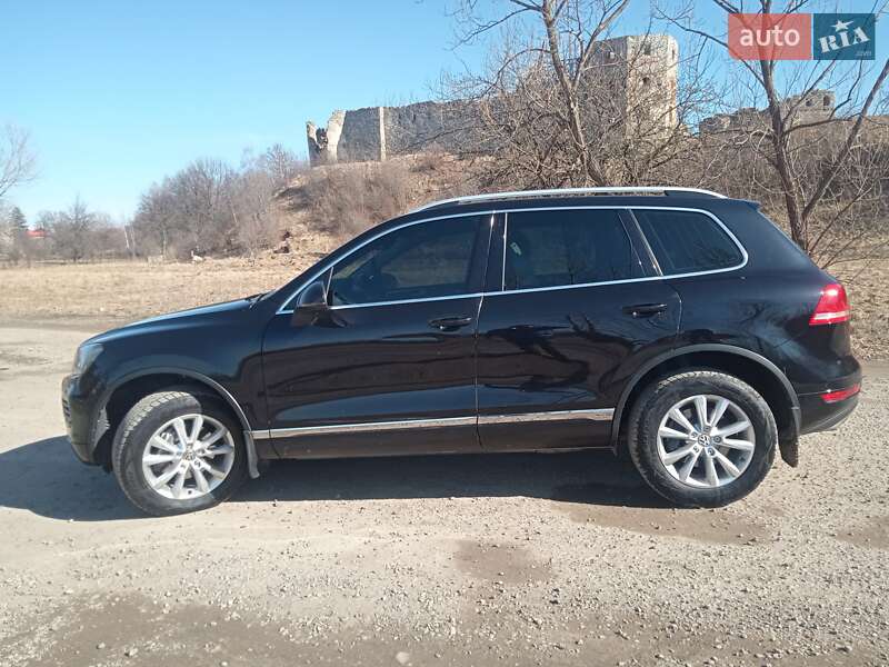 Позашляховик / Кросовер Volkswagen Touareg 2013 в Надвірній