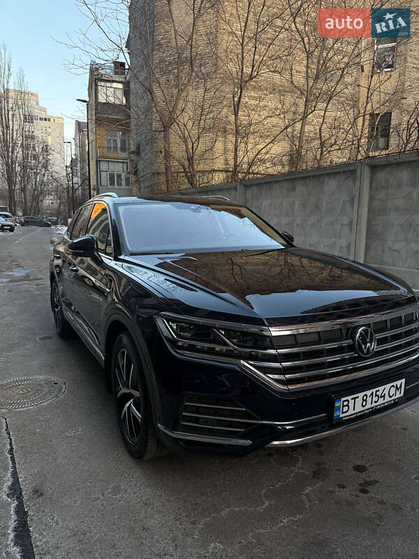 Позашляховик / Кросовер Volkswagen Touareg 2020 в Києві