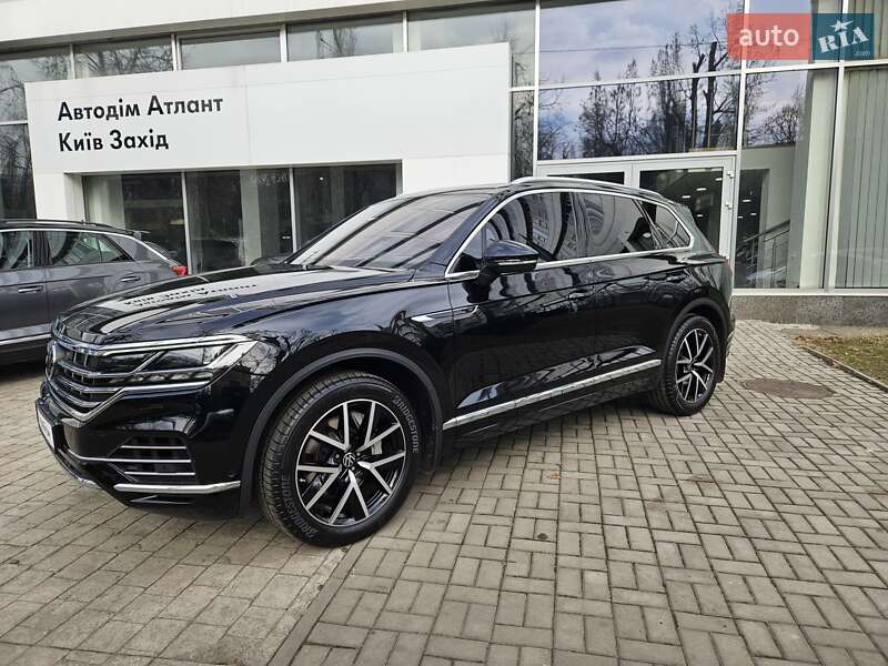 Позашляховик / Кросовер Volkswagen Touareg 2022 в Києві