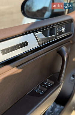 Внедорожник / Кроссовер Volkswagen Touareg 2014 в 