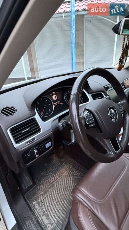 Внедорожник / Кроссовер Volkswagen Touareg 2014 в Знаменке