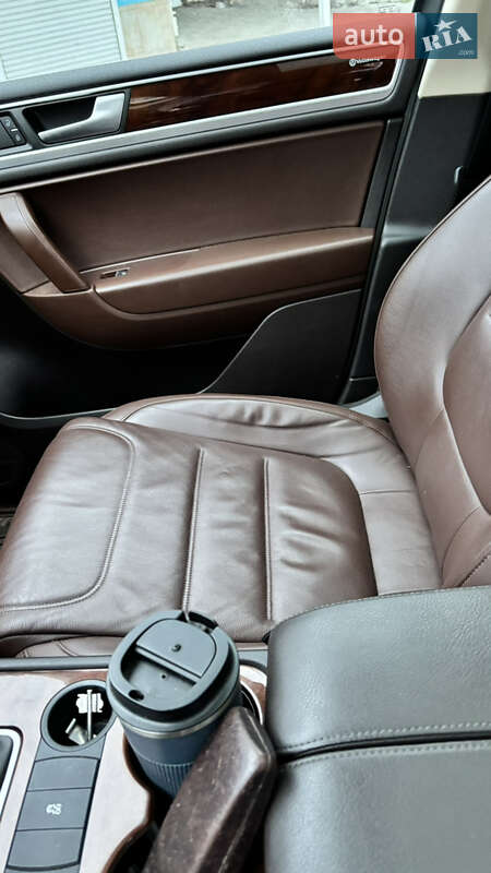 Внедорожник / Кроссовер Volkswagen Touareg 2014 в Знаменке
