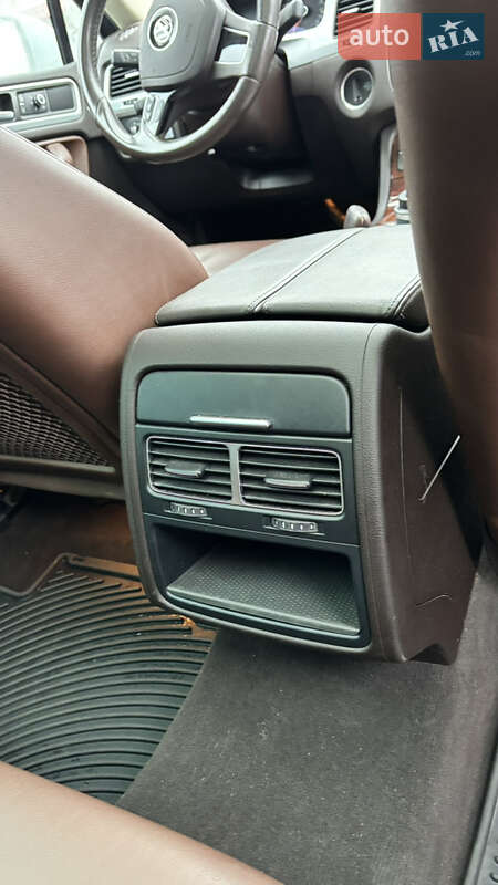 Внедорожник / Кроссовер Volkswagen Touareg 2014 в Знаменке