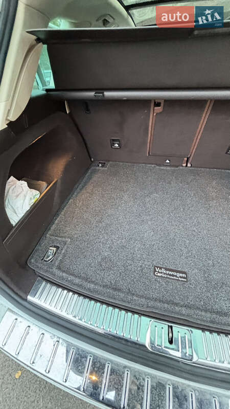 Внедорожник / Кроссовер Volkswagen Touareg 2014 в Знаменке