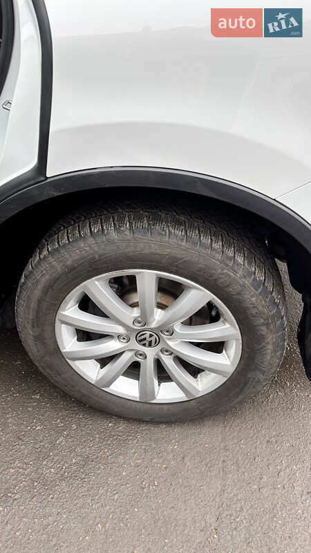 Внедорожник / Кроссовер Volkswagen Touareg 2014 в Знаменке