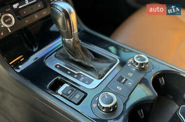 Внедорожник / Кроссовер Volkswagen Touareg 2013 в 