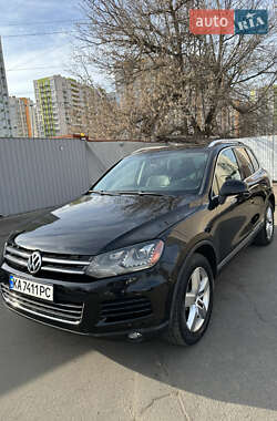 Внедорожник / Кроссовер Volkswagen Touareg 2012 в Киеве