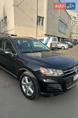 Внедорожник / Кроссовер Volkswagen Touareg 2012 в Киеве