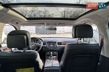 Внедорожник / Кроссовер Volkswagen Touareg 2012 в Киеве